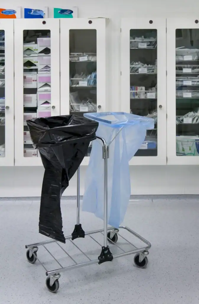 Bolsas de plástico para residuos médico.